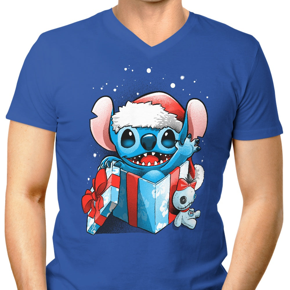 A Unique Christmas-Inspired Men's V-Neck by Alemaglia